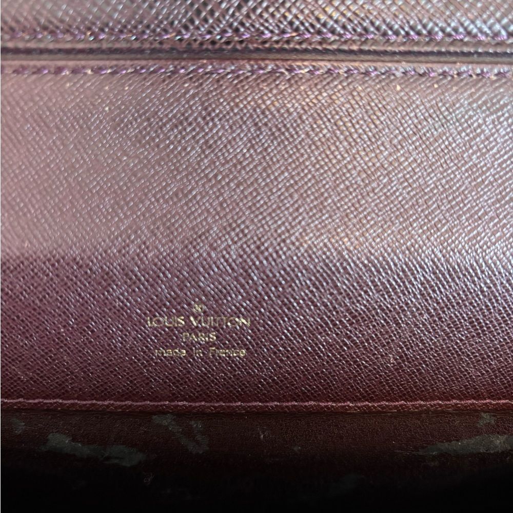 Authentic Louis Vuitton leather taiga briefcase - Picture 10 of 12